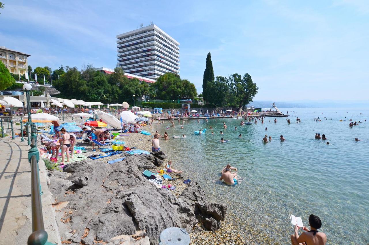 Apartment Mirela Opatija Exteriör bild