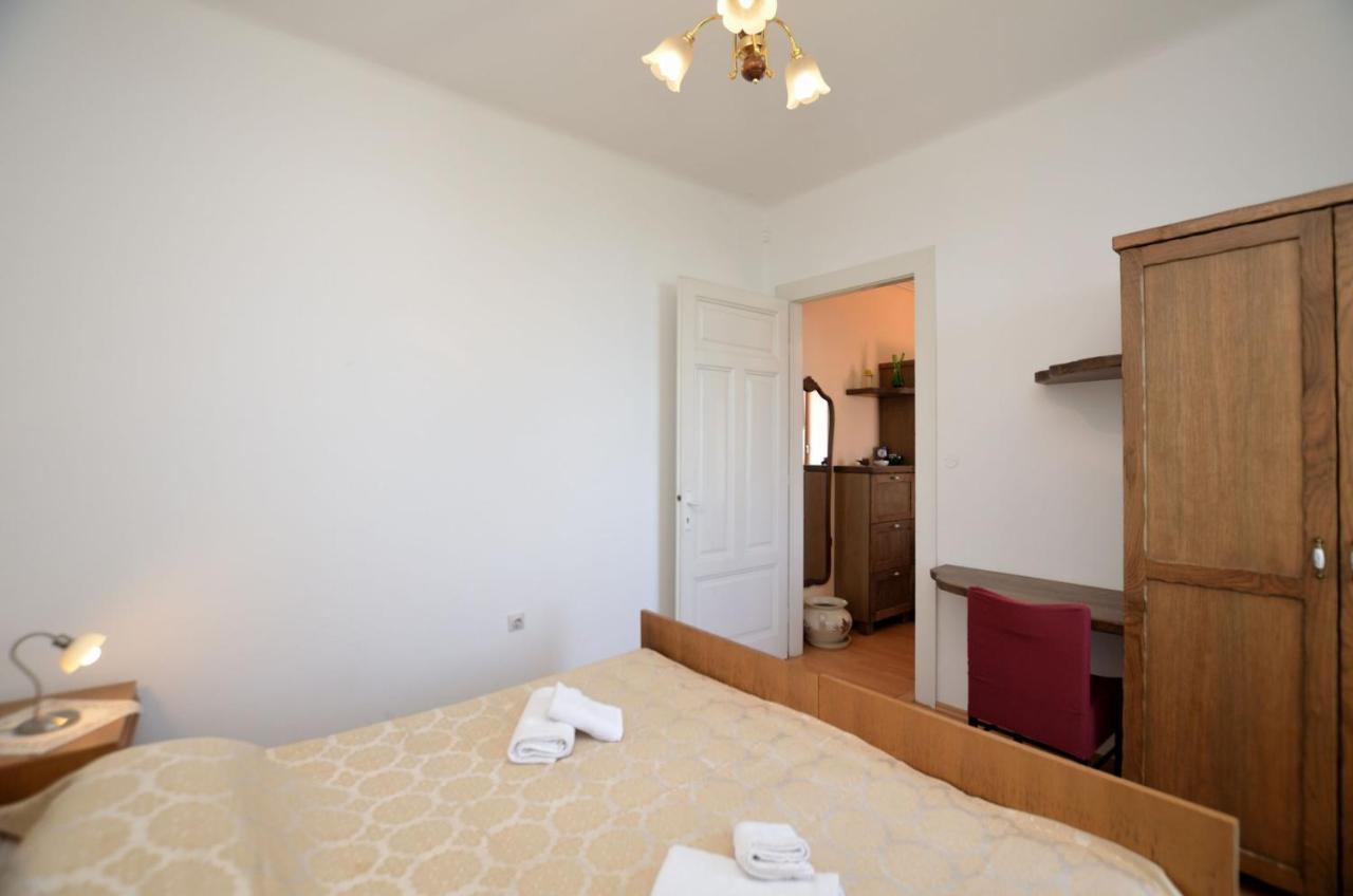Apartment Mirela Opatija Exteriör bild